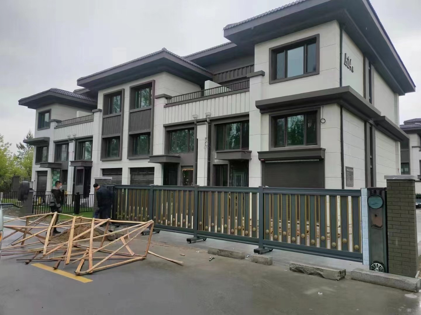 新沂市伸缩门电话